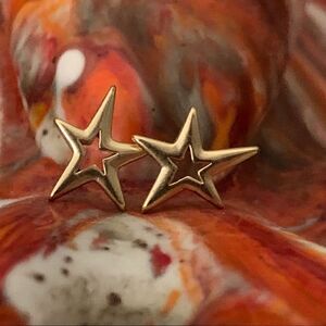 🌻 Adorable star earrings 